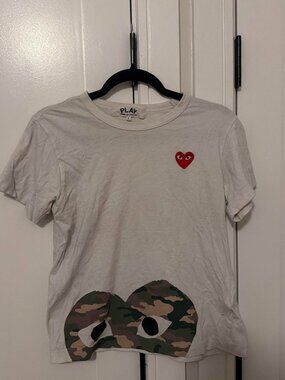 Comme des Garcons Play white t-shirt with camouflage print